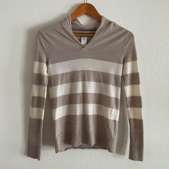 Patagonia Sweaters - Patagonia Women’s Lightweight Merino V-Neck